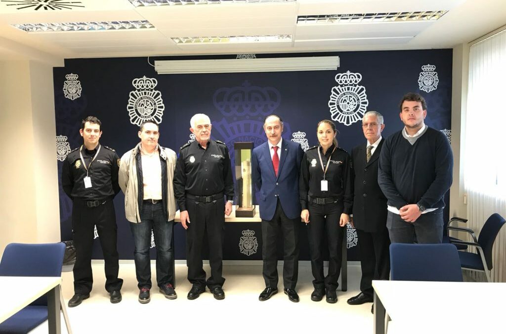 Entrega de la Vela en homenaje a los policías nacionales fallecidos en acto de servicio.